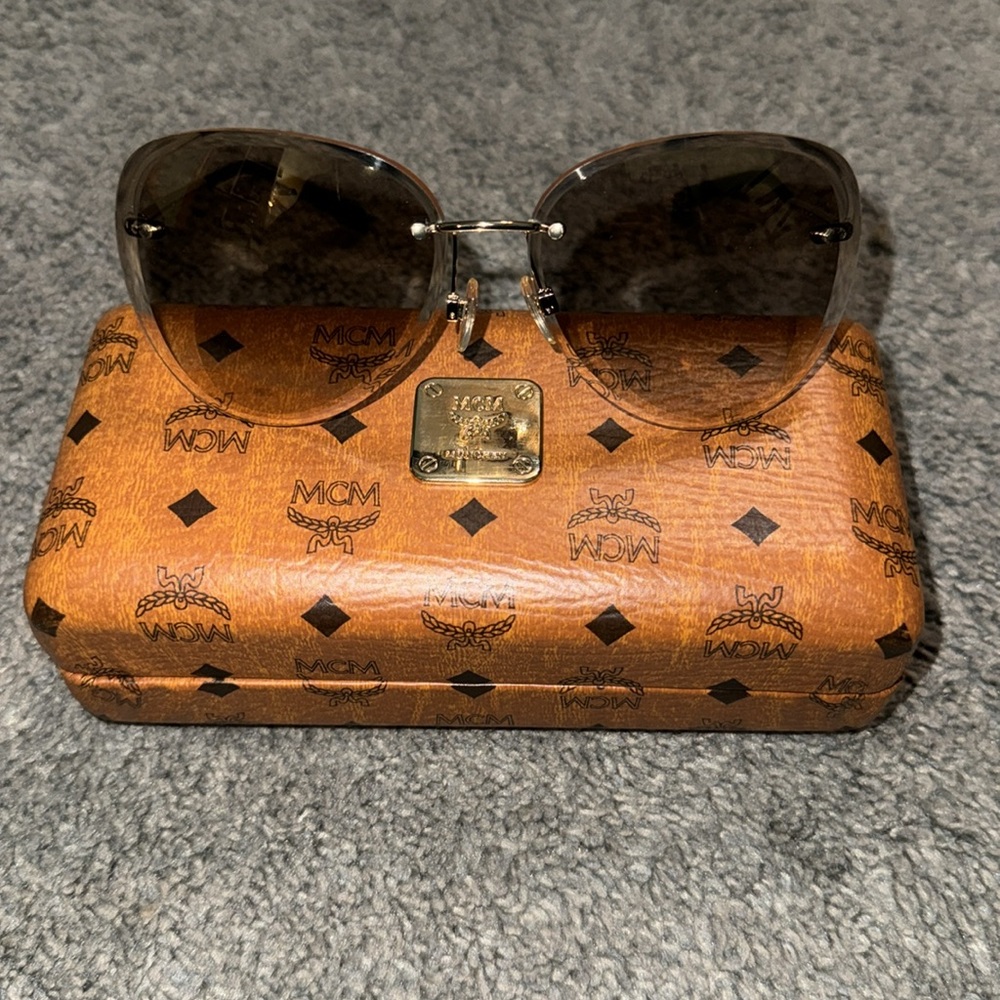 Chanel sunglasses - Picture 2 of 7